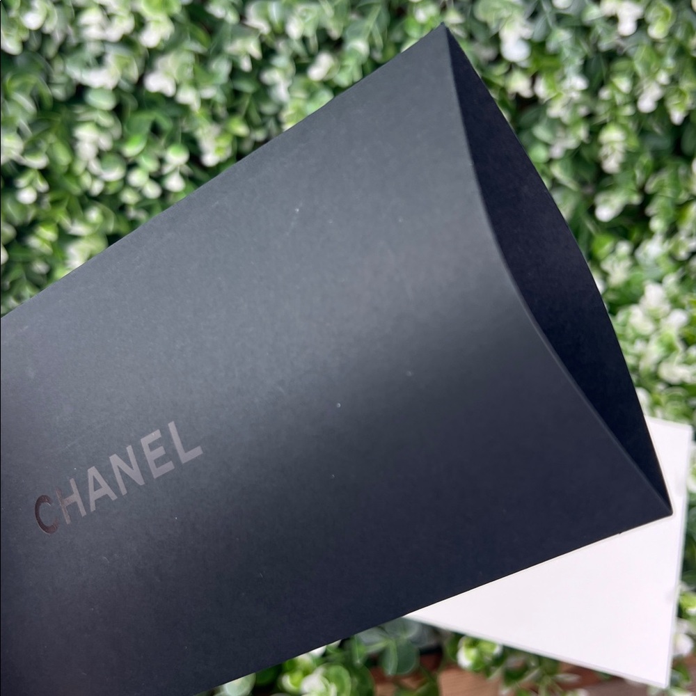 CHANEL Blank Card and Drawstring Pouch Gift Set - Picture 6 of 11